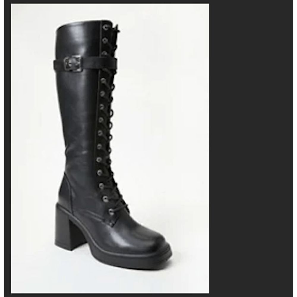 Lace-Up Boot Womens Casual Black Leather Combat Chunky Heel Shoe New - Picture 2 of 7